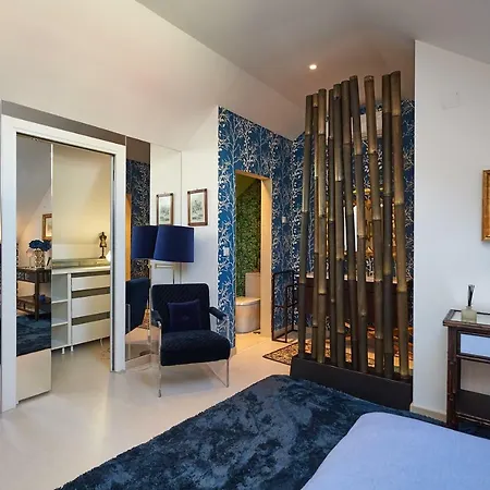 Luxurious Triplex Near The Beach In Estoril
