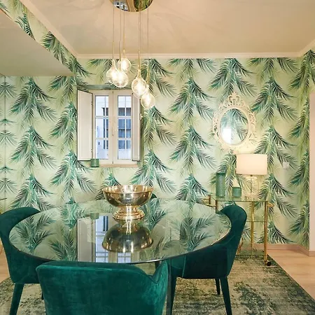 Lägenhet Luxurious Triplex Near The Beach In *